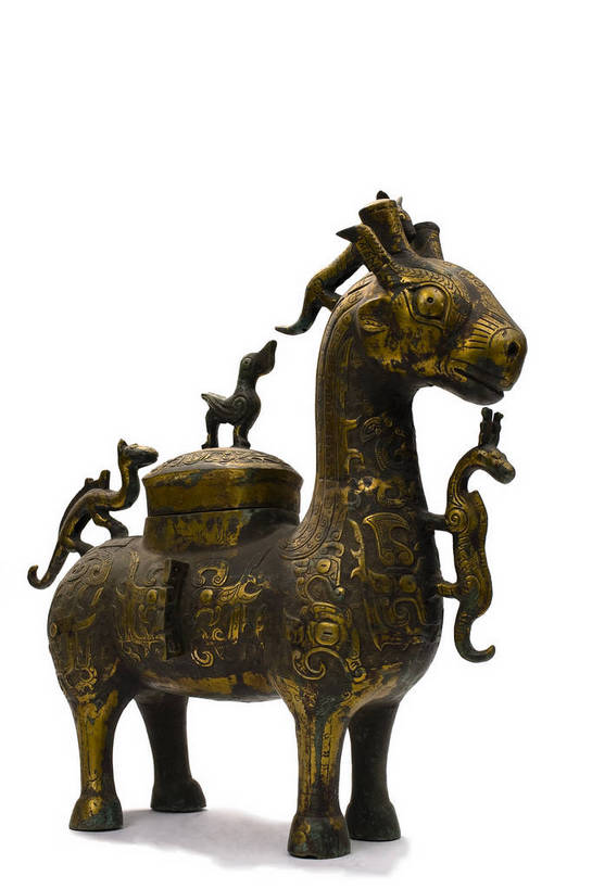 竖图,彩色,静物,金属制品,中国,金属,雕刻,图片,文化遗产,艺术品,历史,文物,装饰品,古代,一个,摄影,单个,古董,中国文化,东亚,青铜,青铜器,古远,古代文明,美术工艺,影棚拍摄,传统文化,青铜制品,牺尊,春秋牺尊,bj174