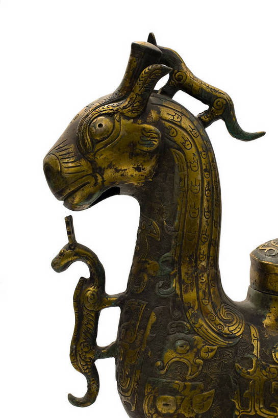 竖图,彩色,静物,金属制品,中国,金属,雕刻,图片,文化遗产,艺术品,历史,文物,装饰品,古代,一个,摄影,单个,古董,中国文化,东亚,青铜,青铜器,古远,古代文明,美术工艺,影棚拍摄,传统文化,青铜制品,牺尊,春秋牺尊,bj174