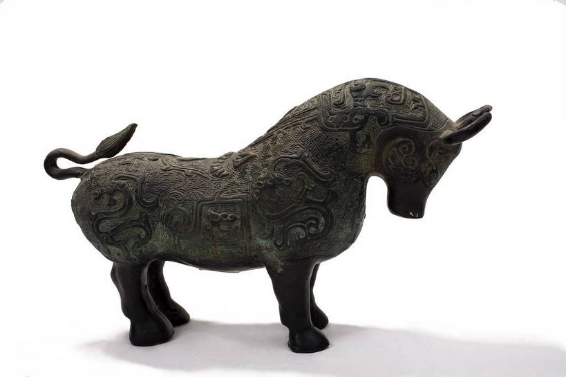 横图,彩色,静物,杯子,金属制品,中国,金属,雕刻,图片,文化遗产,艺术品,历史,文物,装饰品,古代,一个,酒杯,摄影,单个,古董,中国文化,樽,东亚,青铜,青铜器,古远,古代文明,美术工艺,影棚拍摄,传统文化,青铜制品,牛尊,牺尊,酒樽,bj174