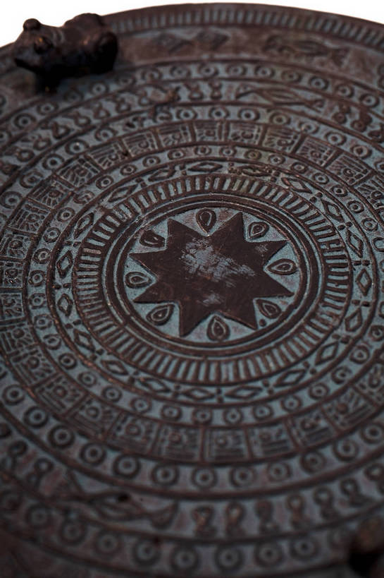 竖图,彩色,静物,中国,雕刻,图片,文化遗产,鼓,乐器,艺术品,历史,文物,装饰品,古代,一个,摄影,单个,古董,打击乐器,中国文化,东亚,青铜器,古远,古代文明,美术工艺,影棚拍摄,传统文化,铜鼓,bj174