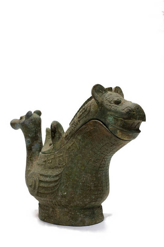 竖图,彩色,静物,杯子,中国,雕刻,图片,文化遗产,艺术品,历史,文物,装饰品,古代,一个,酒杯,摄影,单个,古董,中国文化,东亚,青铜器,古远,古代文明,美术工艺,影棚拍摄,传统文化,觥,bj174