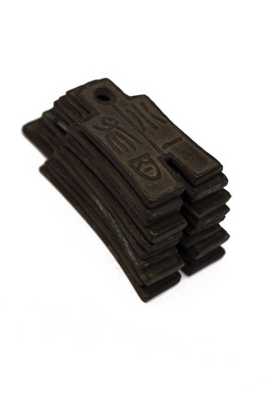 竖图,彩色,钱,静物,中国,许多,雕刻,钱币,图片,文化遗产,艺术品,很多,历史,文化,文物,装饰品,古代,多个,金融,摄影,铜币,经济,古董,中国文化,流通,贸易,东亚,青铜器,古远,古代文明,美术工艺,货币,现金,硬币,影棚拍摄,古钱币,传统文化,布币,铲布,空首布,bj174