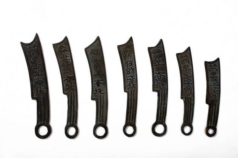 横图,彩色,静物,中国,许多,雕刻,钱币,图片,文化遗产,艺术品,很多,历史,文物,装饰品,古代,多个,摄影,古董,中国文化,东亚,青铜器,古远,古代文明,美术工艺,硬币,影棚拍摄,传统文化,刀币,bj174