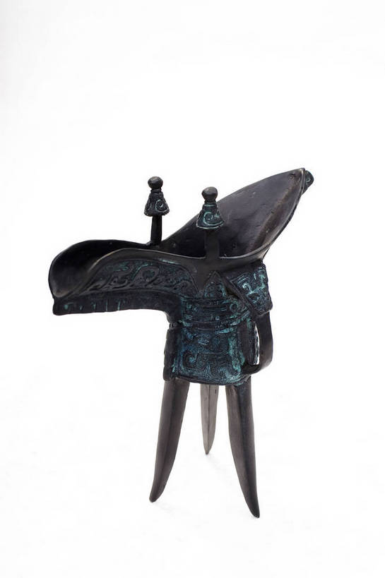 竖图,彩色,静物,杯子,中国,雕刻,图片,文化遗产,艺术品,历史,文物,装饰品,古代,一个,酒杯,摄影,单个,古董,中国文化,东亚,青铜器,古远,古代文明,美术工艺,影棚拍摄,传统文化,爵,爵杯,bj174