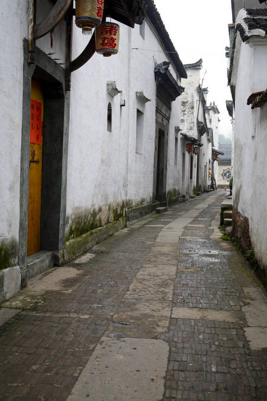 竖图,彩色,室外,特写,白天,旅游,度假,美景,名胜古迹,标志建筑,道路,地标,建筑,街道,路,公路,中国,亚洲,遗迹,图片,景观,建筑群,交通,古典,古迹,文物,娱乐,建设,古建筑,浙江,民居,古镇,浙江省,享受,休闲,旅游胜地,景色,放松,摄影,古文明,东亚,中华人民共和国,华东地区,浙,金华,金华市,马路,旅行,诸葛村,兰谿市,兰溪市,bj174