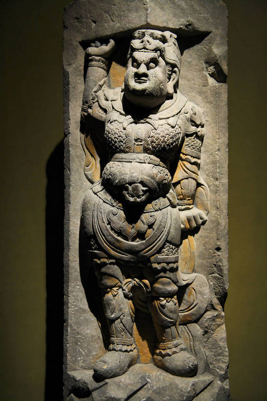 竖图,彩色,室内,特写,白天,旅游,度假,名胜古迹,标志建筑,地标,建筑,雕塑,中国,遗迹,图片,古迹,文物,娱乐,建设,古建筑,石雕,享受,休闲,旅游胜地,放松,摄影,宗教,石像,中国文化,古文明,东亚,传统文化,bj174