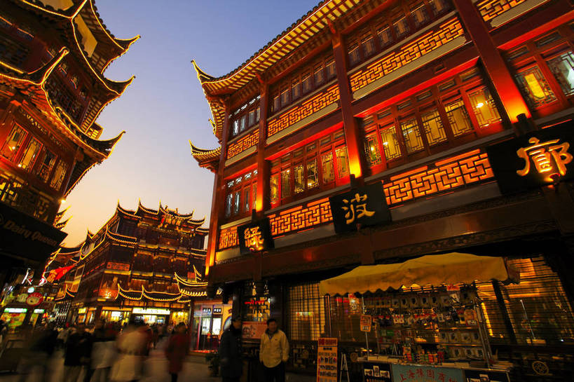 餐厅,横图,彩色,室外,旅游,度假,名胜古迹,标志建筑,地标,建筑,夜景,上海,中国,亚洲,遗迹,图片,建筑群,灯光,古典,古迹,文物,娱乐,建设,古建筑,商业街,地标建筑,城隍庙,豫园,享受,休闲,旅游胜地,放松,摄影,申,黄浦区,古文明,东亚,上海市,中华人民共和国,沪,华东地区,灯火辉煌,旅行,餐馆,饭店,饭馆,绿波廊,bj174