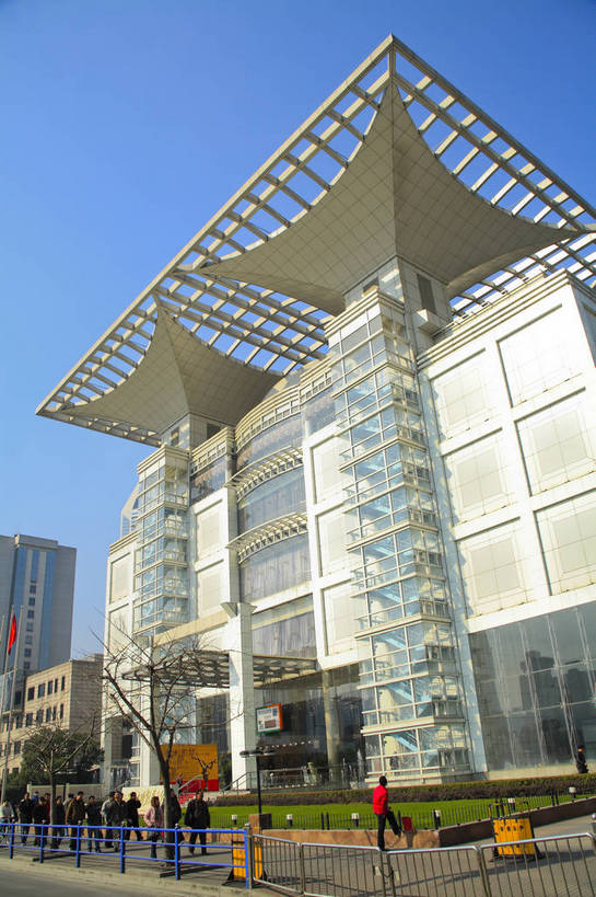 竖图,彩色,室外,特写,白天,旅游,度假,名胜古迹,标志建筑,地标,建筑,上海,中国,遗迹,图片,古迹,文物,娱乐,建设,古建筑,现代建筑,地标建筑,享受,休闲,旅游胜地,放松,摄影,公共设施,古文明,东亚,上海城市规划展示馆,旅行,bj174