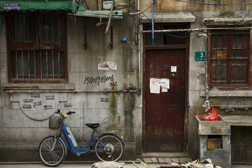 横图,彩色,室外,白天,旅游,门,自行车,上海,中国,图片,民居,石库门,摄影,东亚,旧城区,旅行,bj174