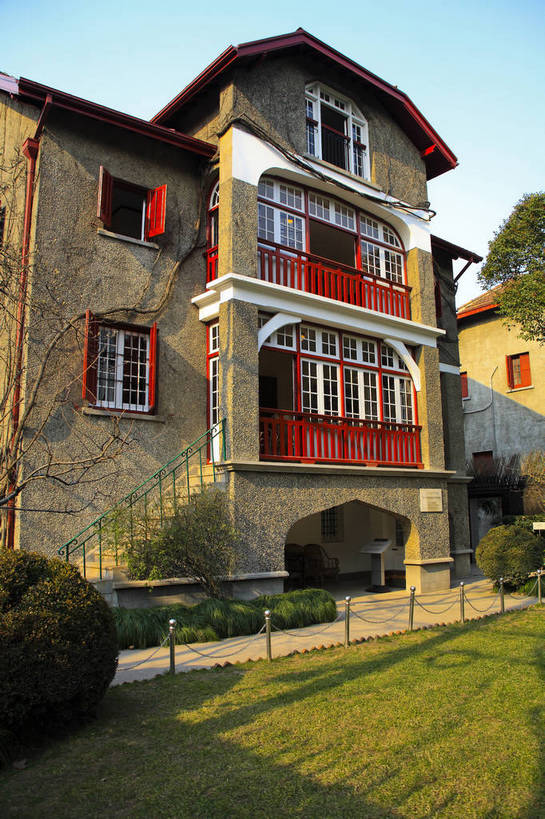 广场,竖图,彩色,室外,白天,旅游,度假,草坪,名胜古迹,标志建筑,地标,建筑,上海,中国,欧式,遗迹,图片,房屋,楼阁,屋子,古迹,文物,娱乐,建设,古建筑,楼房,树木,绿地,地标建筑,享受,休闲,旅游胜地,放松,摄影,古文明,东亚,周公馆,旅行,房子,架空,bj174