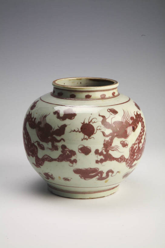 竖图,彩色,绘画,成功,静物,中国,龙,彩绘,瓷器,罐子,图片,陶瓷,文化遗产,陶瓷制品,艺术品,古典,历史,文化,文物,装饰品,古代,一个,瓶子,工艺品,摄影,单个,古董,陶艺,古物,高贵,中国文化,图腾,传说,古玩,东亚,祥瑞,灵兽,二龙戏珠,权势,尊荣,古远,彩釉,古代文明,美术工艺,幸运,画画,影棚拍摄,传统文化,龙珠,窑彩,釉里红,釉下彩,釉下五彩,bj174