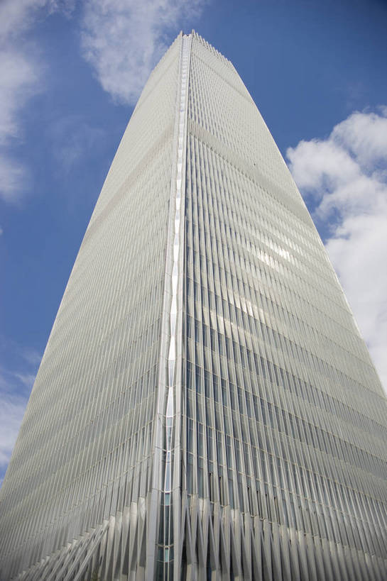 竖图,彩色,室外,特写,白天,仰视,旅游,度假,名胜古迹,标志建筑,地标,建筑,北京,中国,亚洲,遗迹,图片,景观,首都,古迹,文物,娱乐,建设,古建筑,现代建筑,地标建筑,享受,休闲,旅游胜地,摩天大厦,商务楼,放松,竖,摄影,古文明,东亚,中华人民共和国,北京市,京,北平,华北地区,旅行,北京CBD,北京商务中心区,中国北京大北窑,国贸,中国国际贸易中心,中国国贸,国贸三期,中国国际贸易中心第三期,bj174