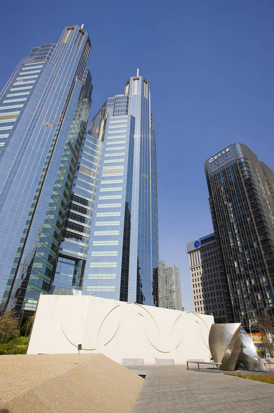 竖图,彩色,室外,特写,白天,旅游,度假,美景,名胜古迹,标志建筑,道路,地标,建筑,街道,路,公路,北京,中国,亚洲,遗迹,图片,景观,交通,首都,古迹,文物,娱乐,建设,古建筑,现代建筑,树木,地标建筑,享受,休闲,旅游胜地,摩天大厦,商务楼,景色,放松,竖,摄影,古文明,东亚,中华人民共和国,北京市,京,北平,华北地区,朝阳区,马路,旅行,北京CBD,北京商务中心区,中国北京大北窑,嘉里中心,东三环,光华路,富尔大厦,bj174