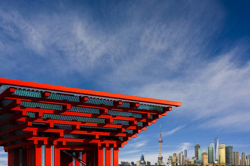 横图,彩色,室外,白天,旅游,度假,名胜古迹,标志建筑,地标,建筑,上海,中国,亚洲,遗迹,图片,建筑群,云层,合成,古迹,文物,娱乐,建设,古建筑,浦东,现代建筑,白云,蓝天,天空,地标建筑,享受,休闲,上海世博馆,世博馆,上海世博会,世博,世博会,旅游胜地,摩天大厦,放松,摄影,中国文化,特效,展览馆,中国馆,古文明,东亚,东方之冠,金融区,旅行,bj174