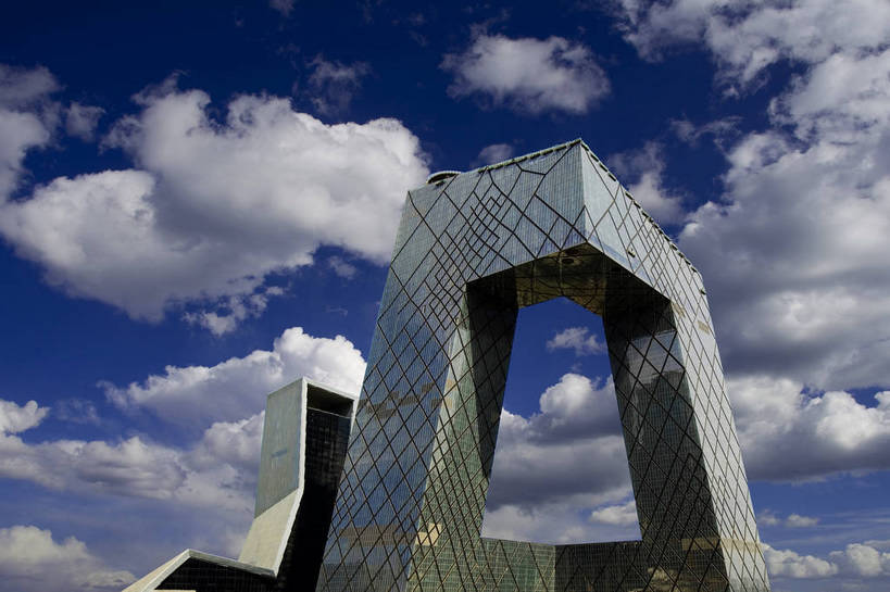 横图,彩色,室外,白天,旅游,度假,名胜古迹,标志建筑,大厦,地标,建筑,北京,中国,亚洲,遗迹,图片,云朵,首都,合成,古迹,文物,娱乐,建设,古建筑,现代建筑,白云,天空,地标建筑,享受,休闲,旅游胜地,放松,摄影,特效,古文明,东亚,中华人民共和国,北京市,京,北平,华北地区,旅行,北京CBD,北京商务中心区,中国北京大北窑,大裤衩,智窗,中央电视台总部大楼,中央电视台,bj174