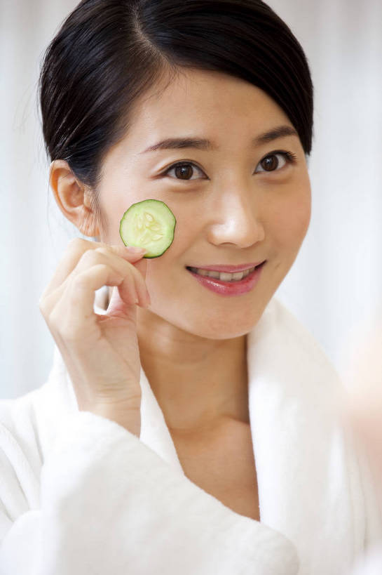 东方人,一个人,竖图,彩色,室内,化妆,美容,时尚,卧室,中国,亚洲,护肤,梳妆,图片,休闲,放松,美女,摄影,生活方式,东亚,中华人民共和国,女人,女性,亚洲人,中国人,年轻人,坐着,半身,高兴,愉快,bj174