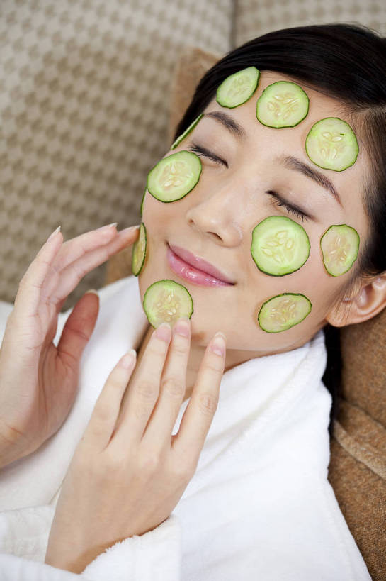 东方人,一个人,竖图,彩色,室内,化妆,美容,时尚,卧室,中国,亚洲,护肤,梳妆,图片,休闲,放松,美女,摄影,生活方式,东亚,中华人民共和国,女人,女性,亚洲人,中国人,年轻人,躺着,半身,高兴,愉快,bj174