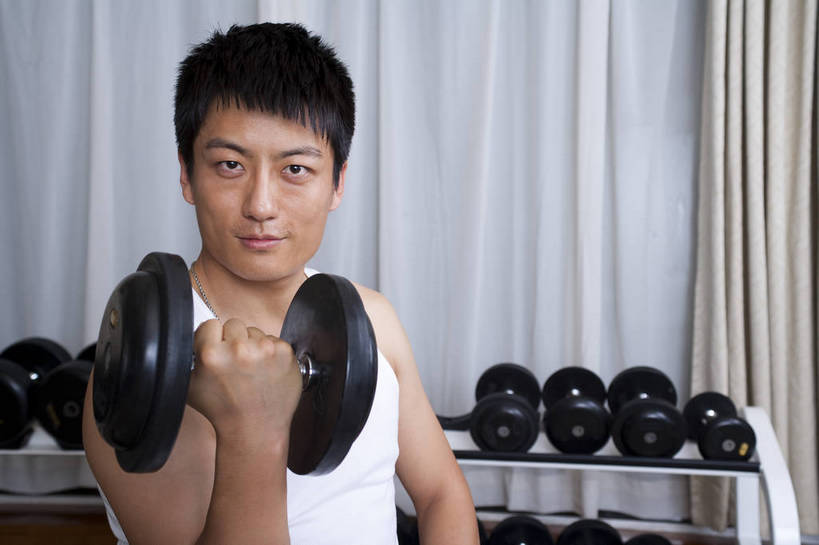 东方人,一个人,健身房,横图,彩色,室内,时尚,快乐,幸福,中国,亚洲,图片,享受,休闲,放松,美体,摄影,生活方式,健身器材,东亚,中华人民共和国,举重机,男人,男性,亚洲人,中国人,年轻人,坐着,半身,健身,高兴,愉快,bj174