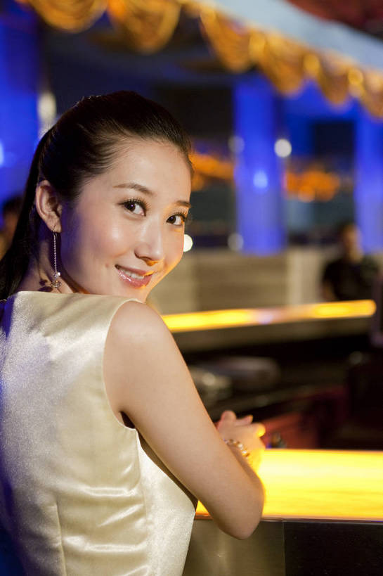 东方人,一个人,餐厅,微笑,竖图,彩色,室内,聚会,时尚,西餐,中国,亚洲,图片,娱乐,晚会,喝酒,休息,休闲,放松,美女,摄影,生活方式,东亚,中华人民共和国,女人,女性,亚洲人,中国人,年轻人,坐着,半身,高兴,愉快,bj174