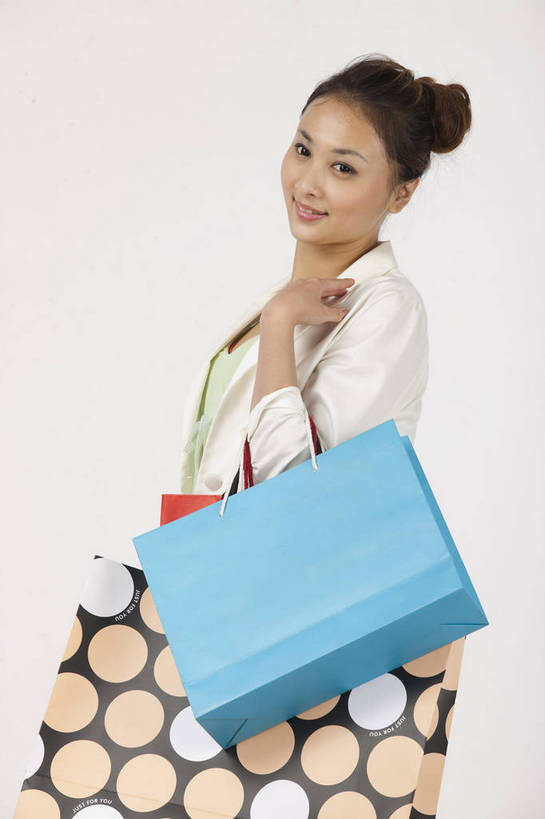 东方人,一个人,微笑,竖图,彩色,室内,白天,购物,中国,亚洲,图片,购物袋,休闲装,站着,享受,休闲,放松,美女,摄影,生活方式,轻松,采购,东亚,友情,女孩,女人,女性,亚洲人,中国人,年轻人,半身,影棚拍摄,高兴,愉快,bj174