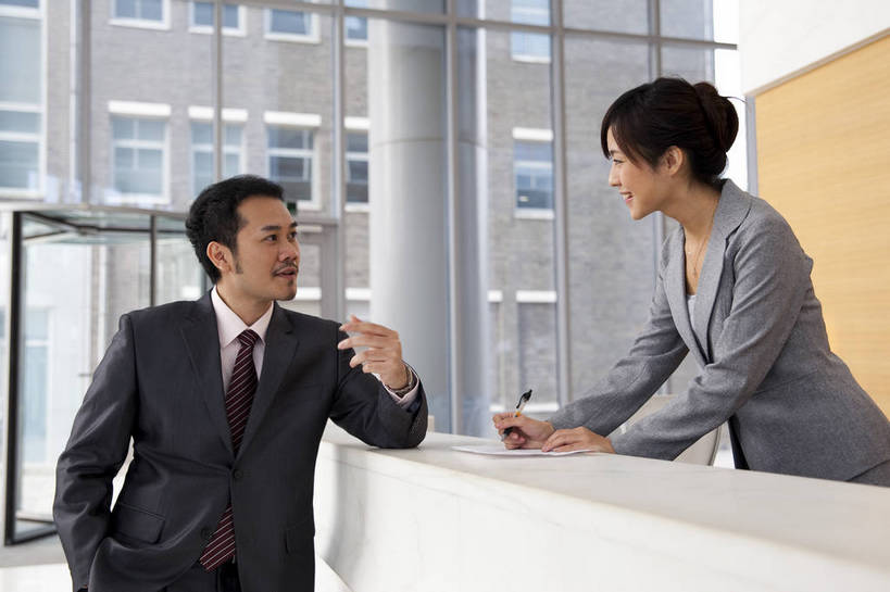 东方人,两个人,商务人士,前台,商务男性,商务女性,办公室,微笑,横图,彩色,室内,白天,衬衫,西装,商务,成功,合作,信心,职员,中国,亚洲,套装,正装,图片,现代建筑,站着,美女,金融,摄影,经济,商务装,咨询,贸易,工薪阶层,东亚,友情,男人,男性,女人,女性,亚洲人,中国人,年轻人,白领,上班族,半身,衬衣,高兴,办公,商业,bj174