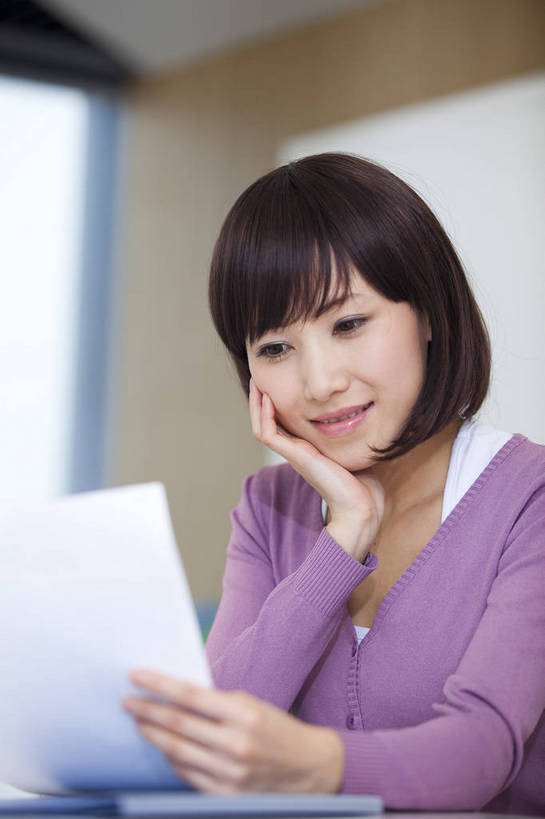 东方人,一个人,商务人士,商务女性,办公室,竖图,彩色,室内,白天,西装,商务,成功,信心,职员,中国,亚洲,套装,正装,工作,图片,文件,文件夹,现代建筑,美女,金融,摄影,休息室,经济,商务装,贸易,工薪阶层,东亚,茶水间,女人,女性,亚洲人,中国人,年轻人,白领,上班族,坐着,半身,高兴,办公,商业,bj174