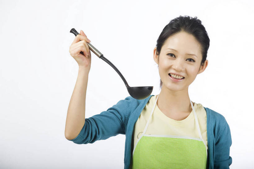 东方人,脸,头发,一个人,微笑,横图,家务,烹饪,北京,中国,仅一个年轻女性,仅一个女性,仅一个人,劳动,围裙,生活,休闲装,黑色,品尝,站着,休闲,健康,舒服,美女,生活方式,做菜,毛发,惜别,不舍,情有独钟,红药,将离,婪尾春,离草,犁食,没骨花,芍药,余容,年轻女性,女人,女性,中国人,年轻人,主妇,半身,愉快,bj174