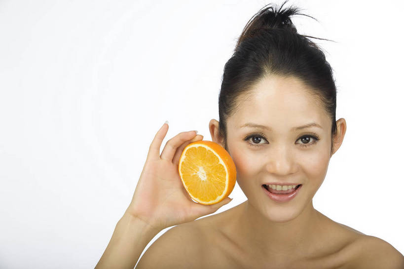 东方人,五官,眼睛,脸颊,手,头发,一个人,横图,化妆,美容,水果,北京,中国,仅一个年轻女性,仅一个女性,仅一个人,护肤,造型,黑色,休闲,健康,舒服,美女,头像,生活方式,皮肤,修饰,毛发,化妆用品,年轻女性,女人,女性,中国人,年轻人,橘子,愉快,bj174