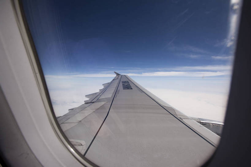 无人,横图,彩色,室内,窗户,飞机,北京,中国,飞行,图片,窗口,机翼,注视,现代,玻璃窗,白云,蓝天,天空,交通工具,观察,看,运输,观看,察看,空旷,关注,高空,舷窗,bj174