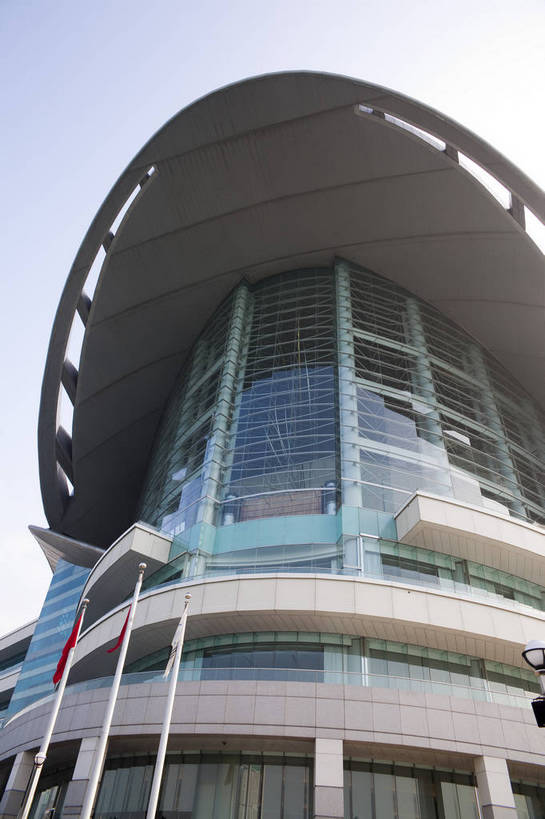 无人,竖图,彩色,室外,白天,旅游,度假,名胜古迹,标志建筑,城市,地标,建筑,香港,中国,遗迹,图片,古迹,文物,娱乐,建设,现代,古建筑,现代建筑,维多利亚港,地标建筑,享受,休闲,旅游胜地,放松,都市风光,文明,中国文化,古文明,繁荣,香港会展中心,旅行,bj174