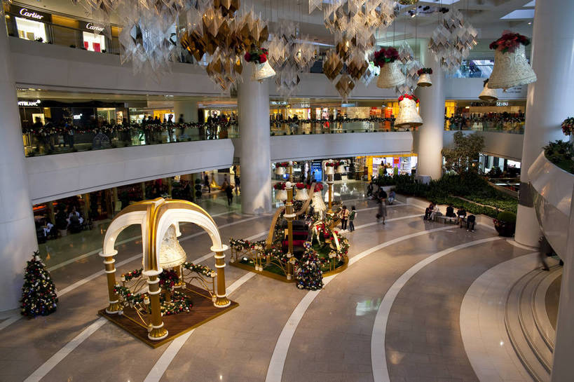 横图,彩色,室内,白天,购物,旅游,度假,名胜古迹,标志建筑,城市,地标,建筑,商场,香港,中国,节日,遗迹,图片,扶梯,圣诞,古迹,文物,娱乐,建设,现代,古建筑,享受,休闲,喜庆,旅游胜地,放松,生活方式,公共设施,文明,气氛,古文明,繁荣,旅行,购物中心,太古广场,bj174