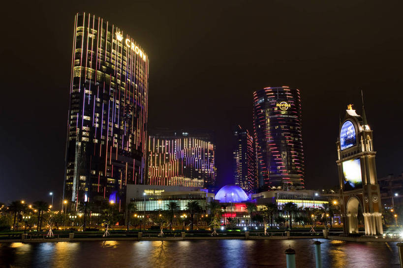 横图,彩色,室外,旅游,度假,名胜古迹,标志建筑,城市,地标,建筑,酒店,夜景,澳门,中国,亚洲,遗迹,图片,建筑群,古迹,文物,娱乐,建设,现代,古建筑,现代建筑,地标建筑,享受,休闲,旅游胜地,放松,都市风光,文明,中国文化,欧式建筑,灯火通明,古文明,东亚,港澳台,中华人民共和国,澳门特别行政区,澳,繁荣,澳门半岛,河,旅行,氹仔岛,凼仔岛,氹仔,凼仔,路环,路环岛,HardRock酒店,澳门HardRock酒店,澳门滚石酒店,澳门硬石酒店,路氹城,路氹金光大道,路氹连贯公路,澳门新濠天地,澳门新濠天地酒店,澳门新濠天地硬石酒店,新濠天地,bj174