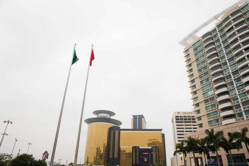 高楼大厦,广场,横图,彩色,室外,白天,旅游,度假,办公楼,名胜古迹,标志建筑,城市,大厦,地标,建筑,摩天大楼,写字楼,澳门,中国,遗迹,图片,古迹,文物,娱乐,建设,现代,古建筑,现代建筑,地标建筑,楼宇,享受,休闲,旅游胜地,商务楼,放松,都市风光,文明,中国文化,古文明,繁荣,旗,旅行,大楼,高层建筑,高楼,摩天楼,bj174