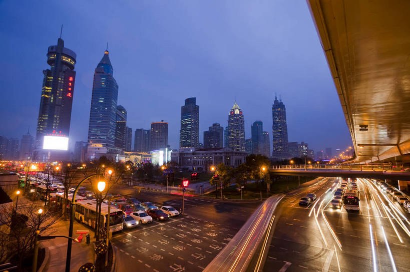 无人,横图,彩色,室外,旅游,度假,办公楼,名胜古迹,标志建筑,城市,道路,地标,建筑,夜景,上海,中国,遗迹,图片,高架,建筑群,车流,交通,古迹,文物,娱乐,建设,现代,古建筑,现代建筑,地标建筑,享受,休闲,旅游胜地,摩天大厦,放松,摄影,都市风光,文明,中国文化,古文明,延安路,灯火辉煌,繁荣,旅行,快速路,bj174