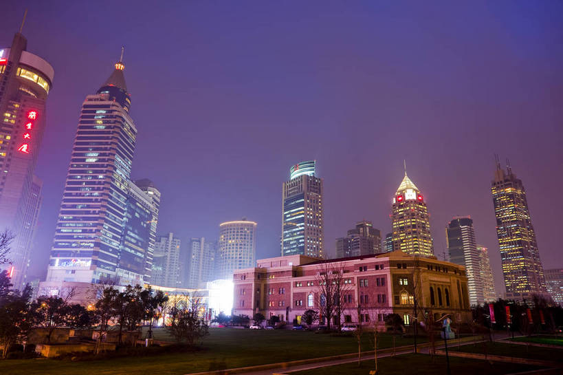 无人,横图,彩色,室外,旅游,度假,办公楼,草坪,名胜古迹,标志建筑,城市,地标,建筑,夜景,上海,中国,遗迹,图片,建筑群,古迹,文物,娱乐,建设,现代,古建筑,现代建筑,绿地,地标建筑,享受,休闲,旅游胜地,摩天大厦,放松,摄影,都市风光,文明,中国文化,古文明,延安路,灯火辉煌,繁荣,旅行,城市公园,bj174