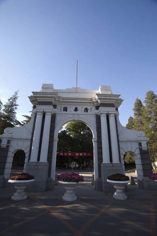 无人,学校,竖图,室外,白天,旅游,度假,名胜古迹,标志建筑,地标,建筑,北京,中国,遗迹,景观,牌楼,门牌,古迹,文物,娱乐,建设,古建筑,树木,享受,休闲,旅游胜地,放松,中国文化,古文明,东亚,旅行,传统文化,清华园,清华大学,bj174