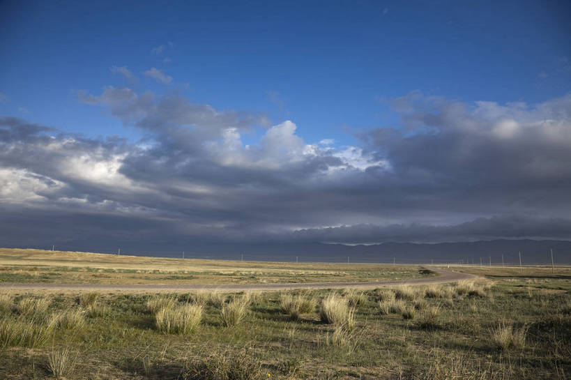 无人,横图,室外,白天,旅游,度假,草地,湖,名胜古迹,田园,标志建筑,地标,建筑,青海湖,中国,亚洲,遗迹,田野,云,古迹,文物,娱乐,建设,古建筑,蓝天,自然,平原,享受,休闲,旅游胜地,放松,风光,古文明,东亚,青海,青海省,中华人民共和国,西北地区,青,咸水湖,旅行,二郎剑风景区,bj174