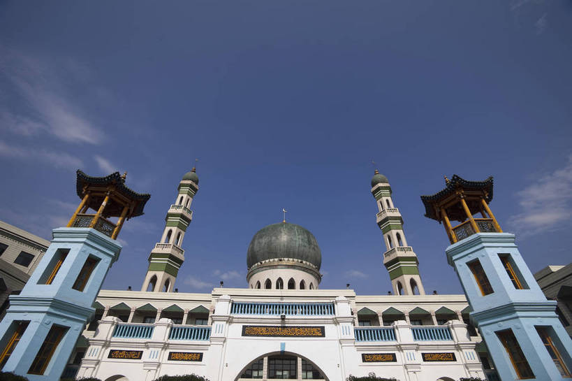 无人,寺庙,横图,室外,白天,旅游,度假,名胜古迹,标志建筑,地标,建筑,遗迹,古迹,文物,娱乐,建设,古建筑,历史建筑,享受,休闲,旅游胜地,放松,宗教,中国文化,古文明,青海,西宁,东关清真大寺,旅行,传统文化,bj174