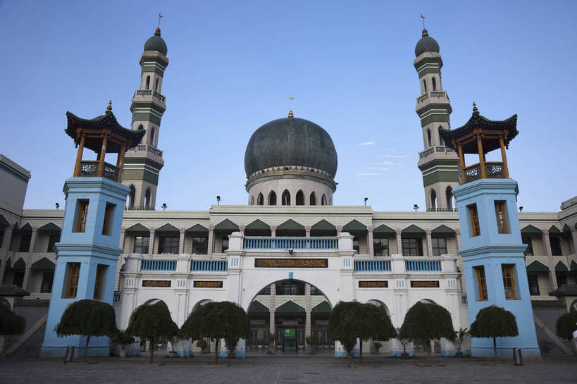 无人,寺庙,横图,室外,白天,旅游,度假,名胜古迹,标志建筑,地标,建筑,遗迹,古迹,文物,娱乐,建设,古建筑,历史建筑,享受,休闲,旅游胜地,放松,宗教,中国文化,古文明,青海,西宁,东关清真大寺,旅行,传统文化,bj174