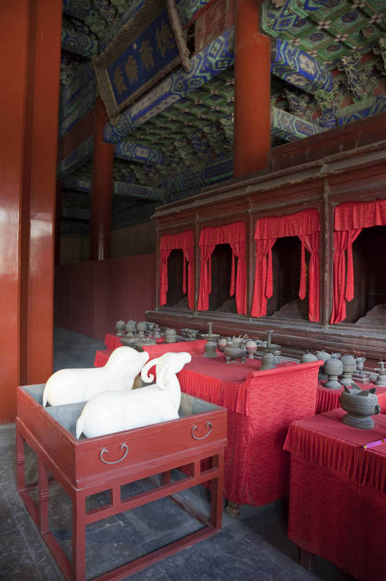 无人,竖图,特写,白天,旅游,名胜古迹,标志建筑,地标,建筑,雕塑,北京,中国,艺术,装饰,雕刻,雕像,柱子,文化遗产,建筑群,古典,建设,工艺品,旅游胜地,纪念,美术,中国文化,主题,陈列,东亚,功能,美学,旅行,传统文化,国子监,bj174