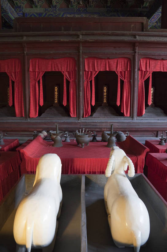 无人,竖图,特写,白天,旅游,名胜古迹,标志建筑,地标,建筑,雕塑,北京,中国,艺术,装饰,雕刻,雕像,柱子,文化遗产,建筑群,古典,建设,工艺品,旅游胜地,纪念,美术,中国文化,主题,陈列,东亚,功能,美学,旅行,传统文化,国子监,bj174