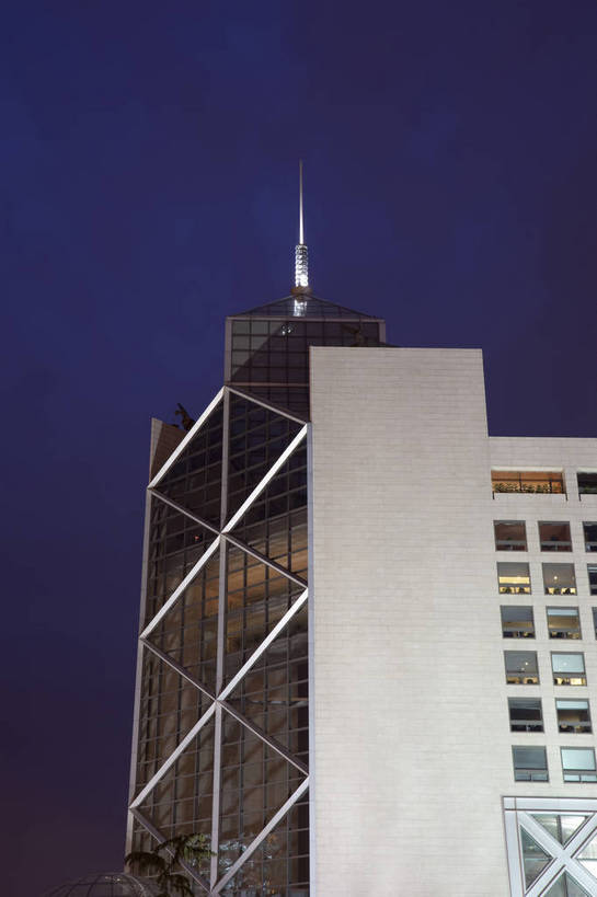 无人,竖图,室外,特写,旅游,度假,名胜古迹,标志建筑,城市,地标,建筑,商场,夜景,北京,中国,遗迹,景观,古迹,文物,娱乐,建设,现代,古建筑,享受,休闲,旅游胜地,放松,古文明,东亚,西单,繁荣,旅行,商业,购物中心,bj174