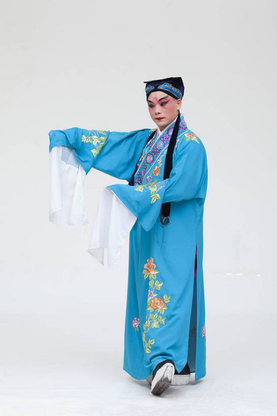 一个人,演员,竖图,彩色,白色背景,正面,化妆,北京,中国,亚洲,仅一个人,表演,艺术,造型,鲜艳,头饰,图片,注视,文化,脸谱,观察,看,站着,表情,竖,姿势,摄影,服饰,观看,动作,察看,生,关注,中国文化,戏剧,民族服饰,演出服,京剧,东亚,国粹,男人,中国人,年轻人,全身,影棚拍摄,化装,中国戏曲,传统文化,舞台妆,角色,才子,张珙,张生,小生,bj174