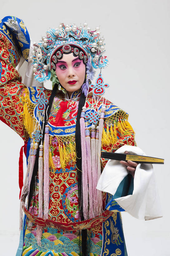 一个人,演员,竖图,彩色,白色背景,正面,化妆,北京,中国,亚洲,仅一个人,表演,艺术,造型,鲜艳,头饰,图片,注视,文化,脸谱,观察,看,站着,表情,竖,姿势,摄影,服饰,观看,动作,察看,关注,中国文化,戏剧,民族服饰,演出服,京剧,东亚,国粹,杨贵妃,青衣,女人,中国人,年轻人,半身,影棚拍摄,化装,中国戏曲,传统文化,舞台妆,bj174