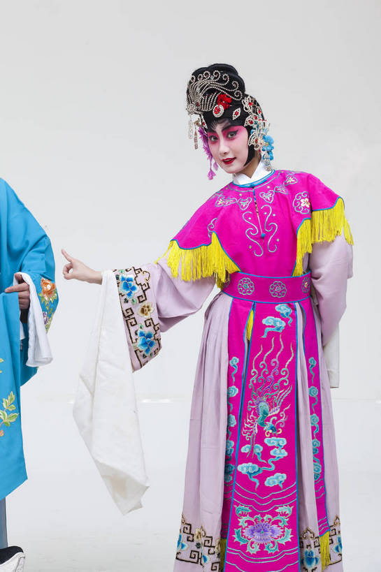 两个人,演员,竖图,彩色,白色背景,正面,化妆,北京,中国,亚洲,表演,艺术,造型,鲜艳,头饰,图片,注视,文化,脸谱,观察,看,站着,表情,竖,姿势,摄影,服饰,观看,动作,察看,生,关注,中国文化,戏剧,民族服饰,演出服,京剧,东亚,国粹,花旦,男人,女人,中国人,年轻人,全身,影棚拍摄,化装,中国戏曲,传统文化,舞台妆,角色,才子,张珙,张生,小生,bj174