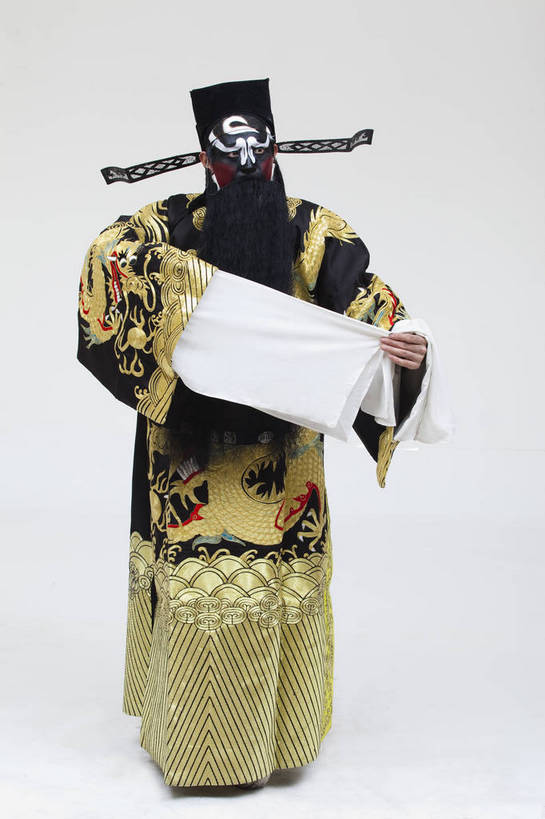 中年人,一个人,演员,竖图,彩色,白色背景,正面,化妆,北京,中国,亚洲,仅一个人,表演,艺术,造型,鲜艳,头饰,图片,注视,文化,脸谱,观察,看,站着,表情,竖,姿势,摄影,服饰,观看,动作,察看,关注,中国文化,戏剧,民族服饰,演出服,京剧,东亚,戏曲,国粹,包公,男人,中国人,全身,影棚拍摄,化装,中国戏曲,传统文化,舞台妆,角色,花脸,净,bj174
