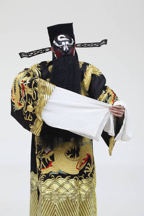 中年人,一个人,演员,竖图,彩色,白色背景,正面,化妆,北京,中国,亚洲,仅一个人,表演,艺术,造型,鲜艳,头饰,图片,注视,文化,脸谱,观察,看,站着,表情,竖,姿势,摄影,服饰,观看,动作,察看,关注,中国文化,戏剧,民族服饰,演出服,京剧,东亚,戏曲,国粹,包公,男人,中国人,全身,影棚拍摄,化装,中国戏曲,传统文化,舞台妆,角色,花脸,净,bj174