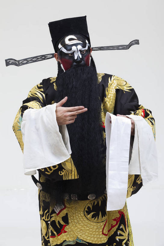 中年人,一个人,演员,竖图,彩色,白色背景,正面,化妆,北京,中国,亚洲,仅一个人,表演,艺术,造型,鲜艳,头饰,图片,注视,文化,脸谱,观察,看,站着,表情,竖,姿势,摄影,服饰,观看,动作,察看,关注,中国文化,戏剧,民族服饰,演出服,京剧,东亚,戏曲,国粹,包公,男人,中国人,半身,影棚拍摄,化装,中国戏曲,传统文化,舞台妆,角色,花脸,净,bj174