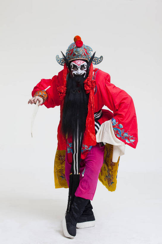 中年人,一个人,演员,竖图,彩色,白色背景,正面,化妆,北京,中国,亚洲,仅一个人,表演,艺术,造型,鲜艳,头饰,图片,注视,文化,脸谱,观察,看,站着,表情,竖,姿势,摄影,服饰,观看,动作,察看,关注,中国文化,戏剧,民族服饰,演出服,京剧,东亚,戏曲,国粹,钟馗,男人,中国人,全身,影棚拍摄,化装,中国戏曲,传统文化,舞台妆,角色,花脸,净,bj174