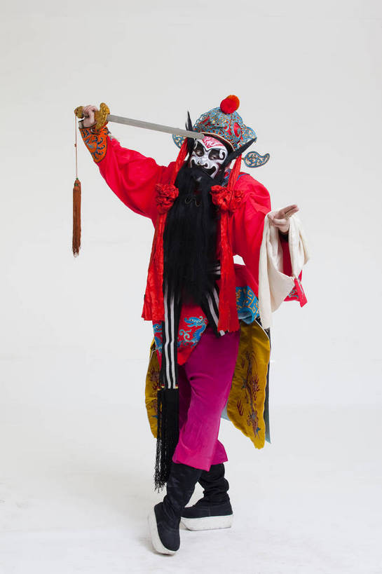 中年人,一个人,演员,竖图,彩色,白色背景,正面,化妆,北京,中国,亚洲,仅一个人,表演,艺术,造型,鲜艳,头饰,图片,注视,文化,脸谱,观察,看,站着,表情,竖,姿势,摄影,服饰,观看,动作,察看,关注,中国文化,戏剧,民族服饰,演出服,京剧,东亚,戏曲,国粹,钟馗,男人,中国人,全身,影棚拍摄,化装,中国戏曲,传统文化,舞台妆,角色,花脸,净,bj174